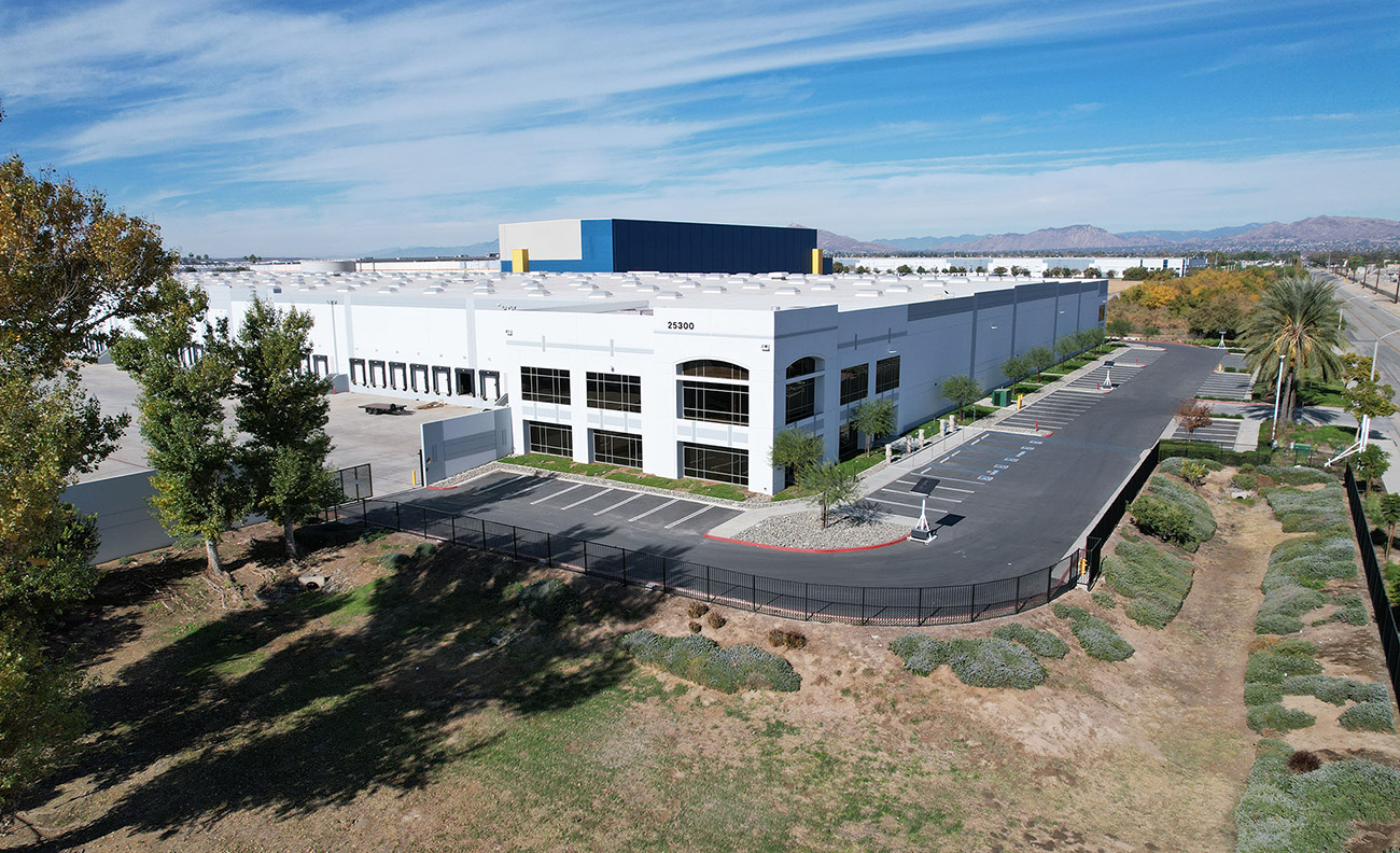 Globe Distribution Center Building Photo